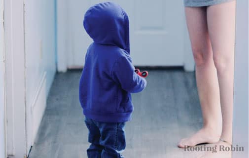 Влияние на родителите. Изображение на малко дете със суичър